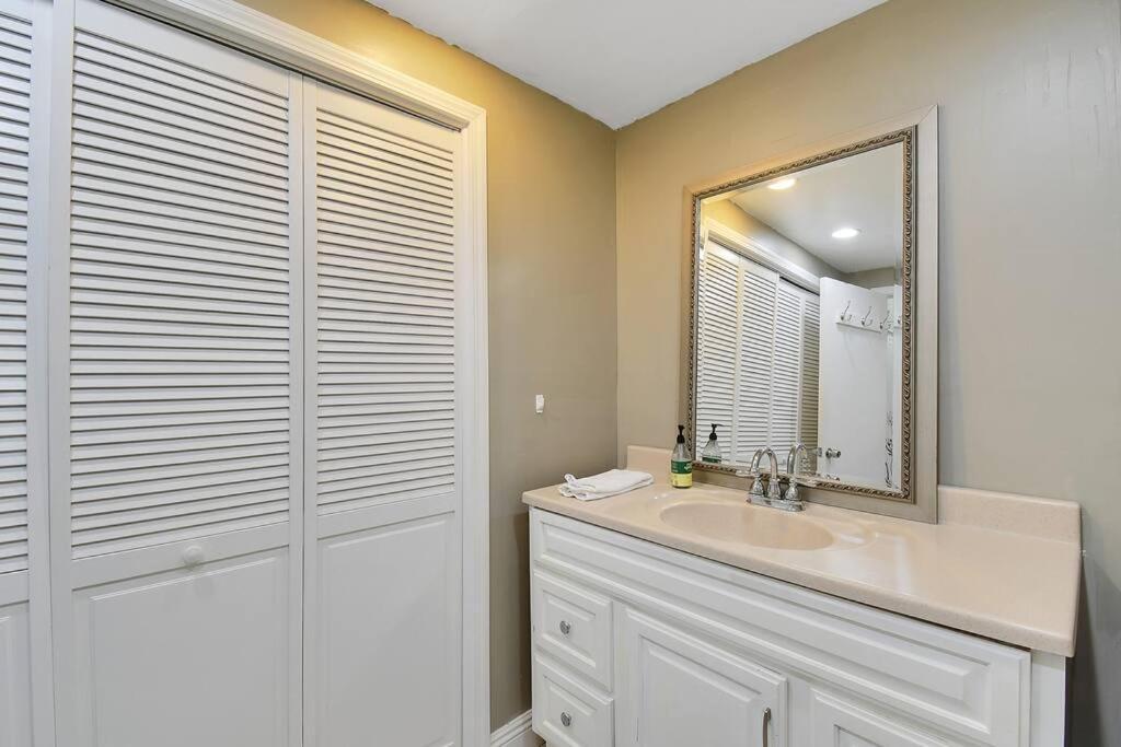 The Charming Home With A Pool Yuba City Extérieur photo