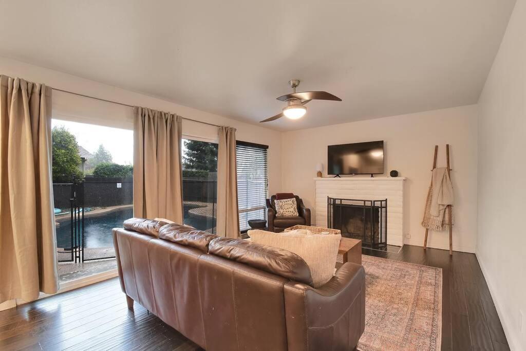 The Charming Home With A Pool Yuba City Extérieur photo