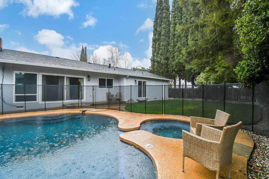 The Charming Home With A Pool Yuba City Extérieur photo