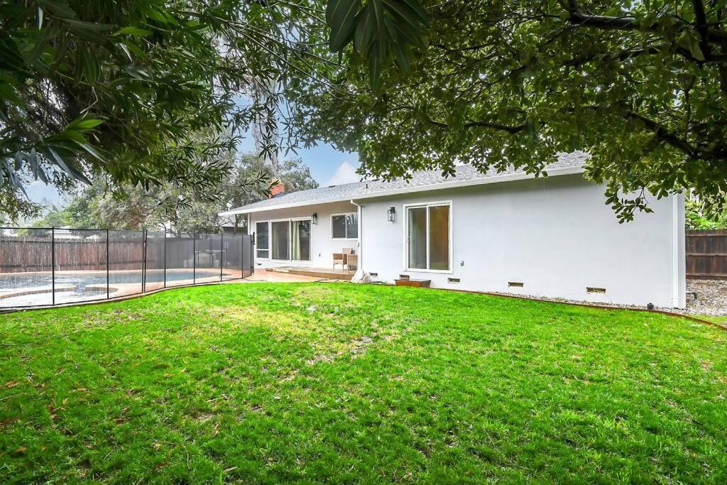 The Charming Home With A Pool Yuba City Extérieur photo
