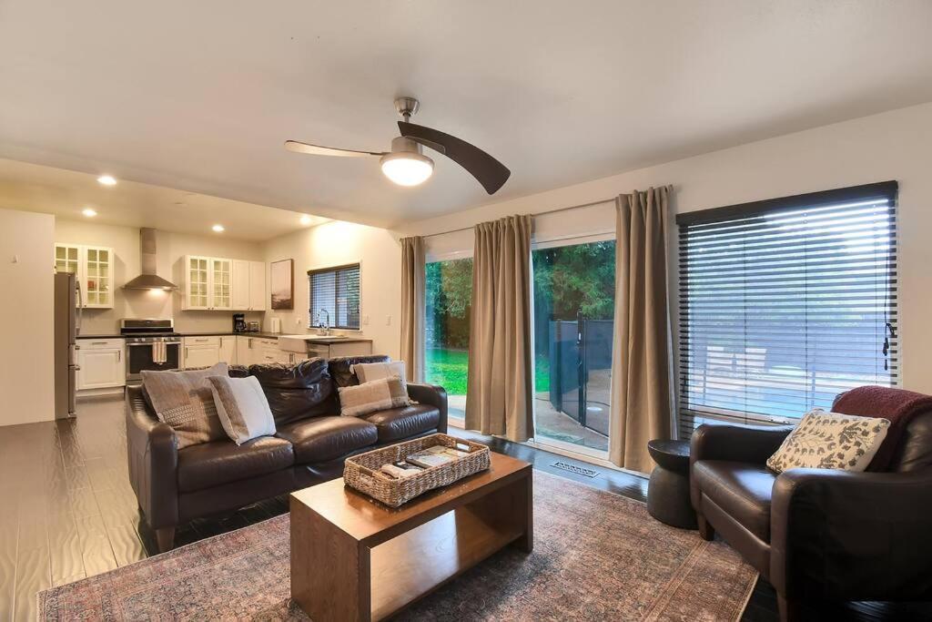 The Charming Home With A Pool Yuba City Extérieur photo